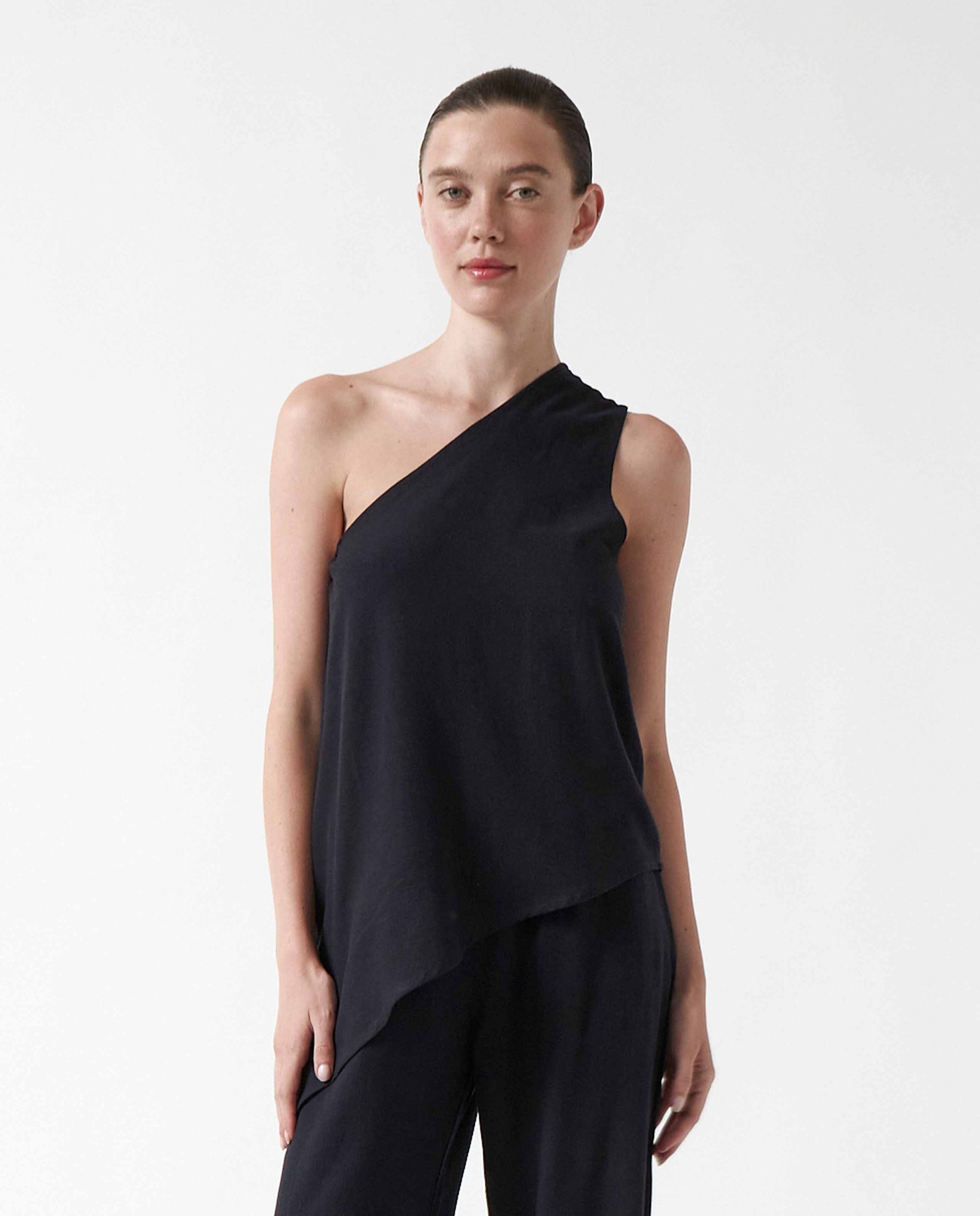 Top asymétrique en viscose EcoVero™ et lin