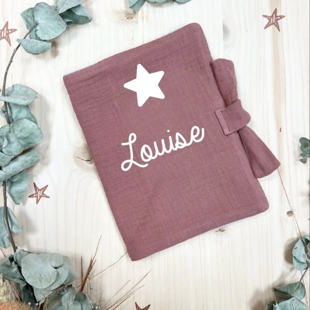 Protège Carnet de Santé Personnalisable Lin Vieux Rose - Oh la la Paris – Image 2